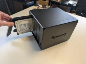 http://synologyfind.com/wp-content/uploads/2025/09/synology-DS425-setup.webp