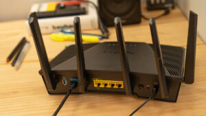 http://synologyfind.com/wp-content/uploads/2025/09/synology-router-connect-with-modem.jpg